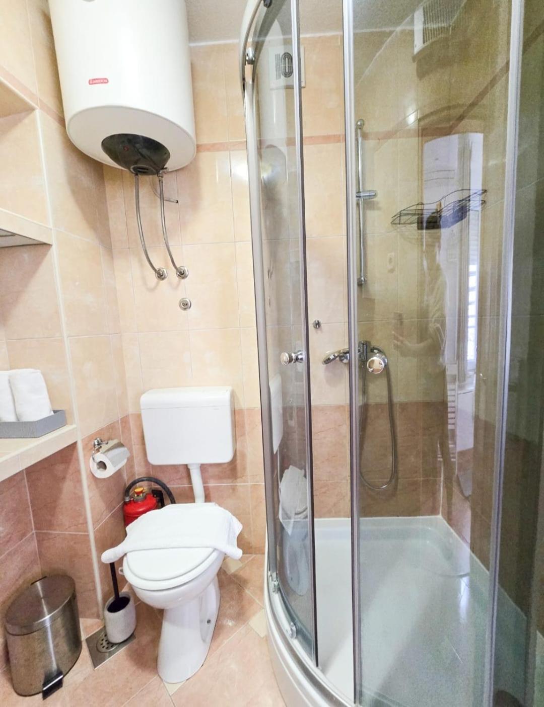 Private Bedroom With Bathroom Baška Voda Kültér fotó